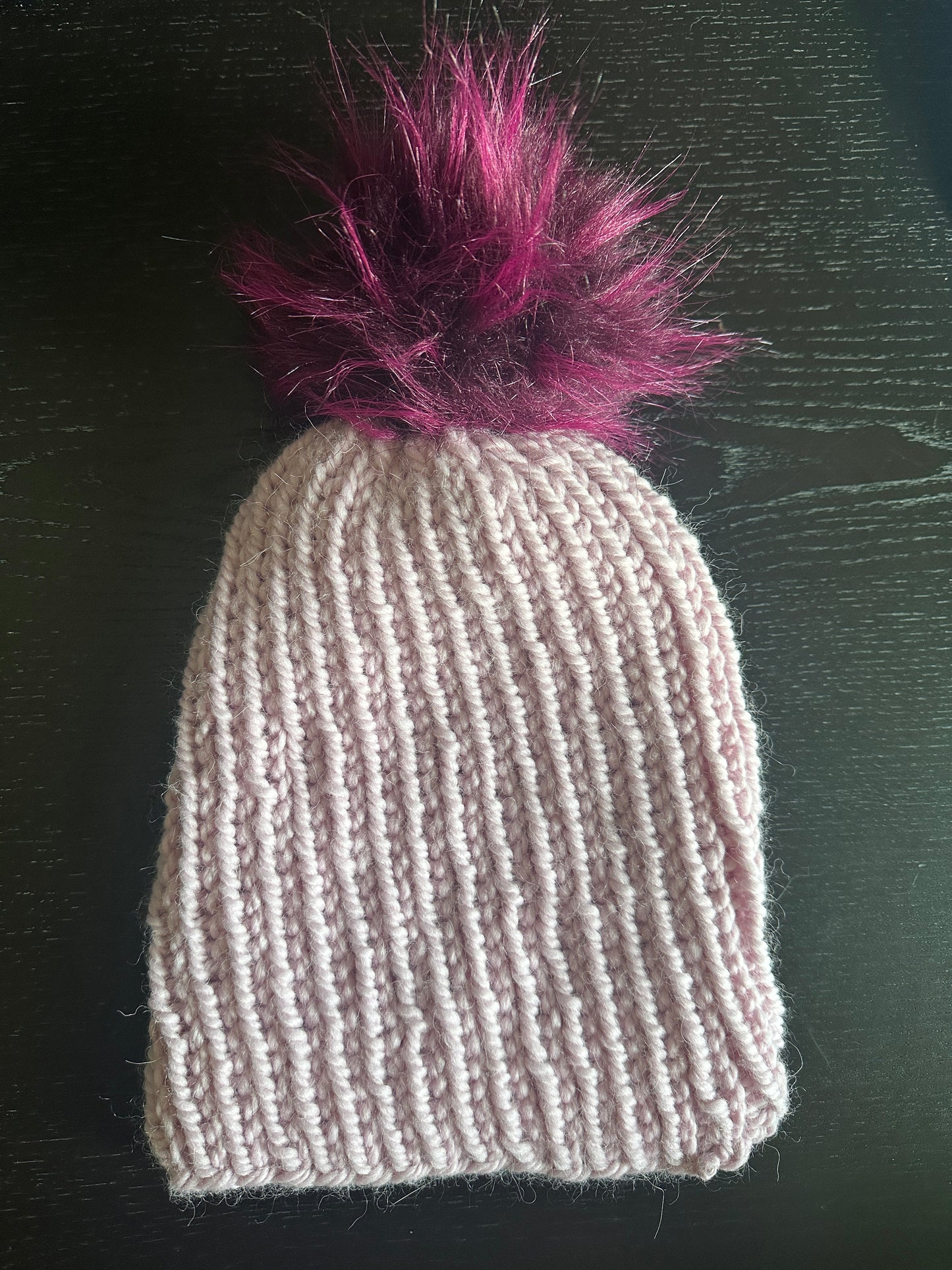 Knit beanie w/pompom